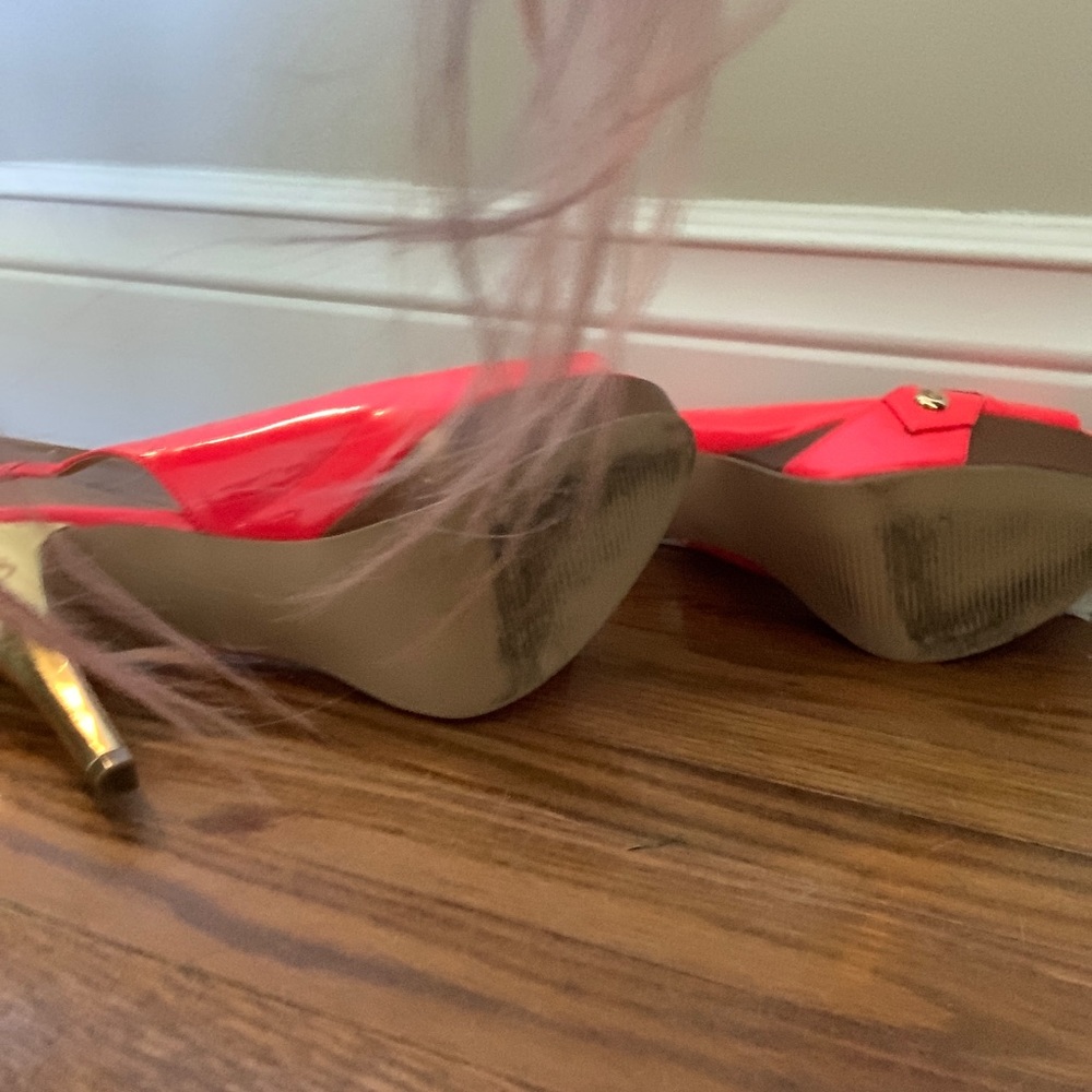Guess Heels - Picture 3 of 3